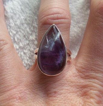 Zilveren ring gezet met druppelvorm Blue John maat 18 mm